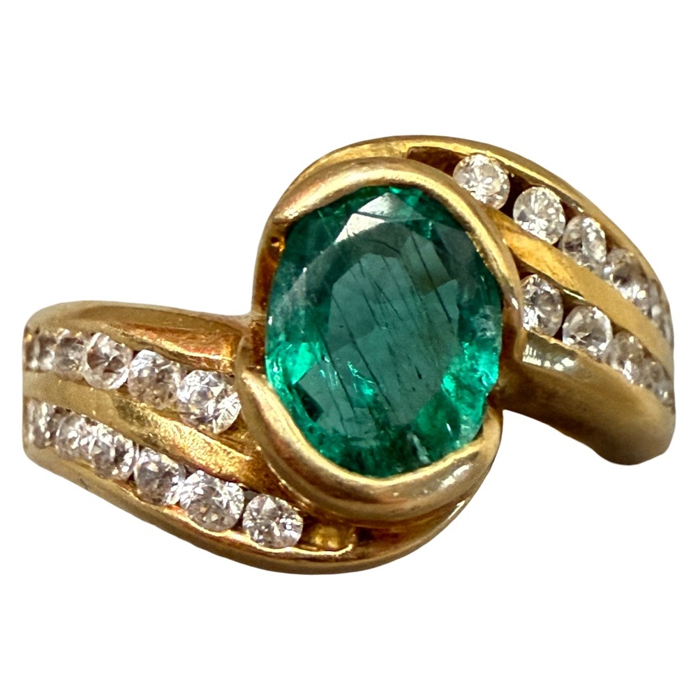 Solid 18k Gold Emerald Ring with Diamonds! - Picture 7 of 16